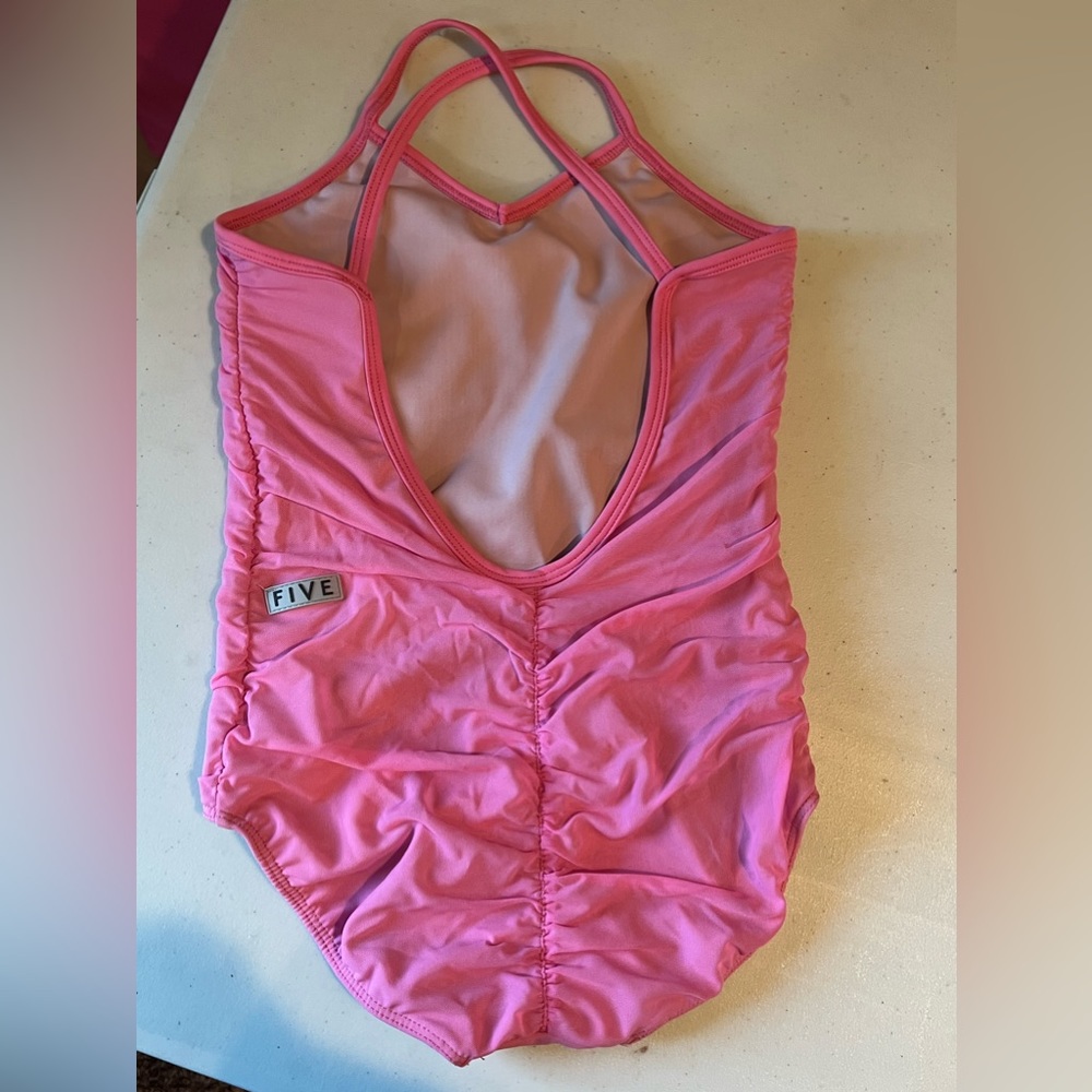 Yxl five leo. Worn for pics.